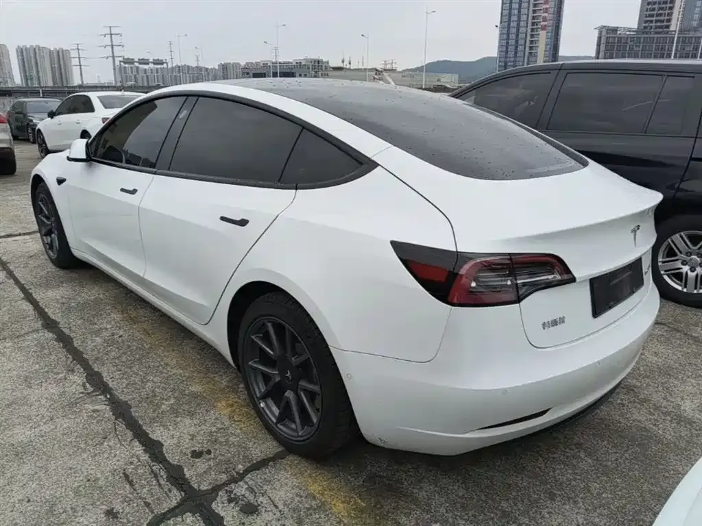 Tesla Model 3 — фото 3