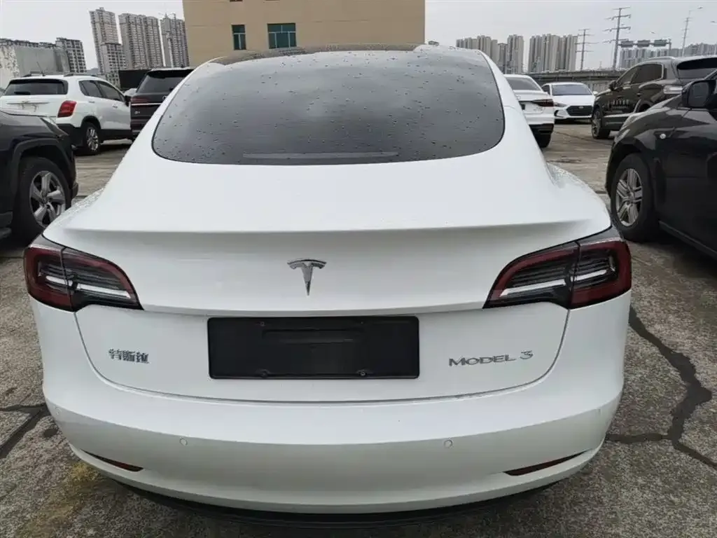 Tesla Model 3 — фото 4