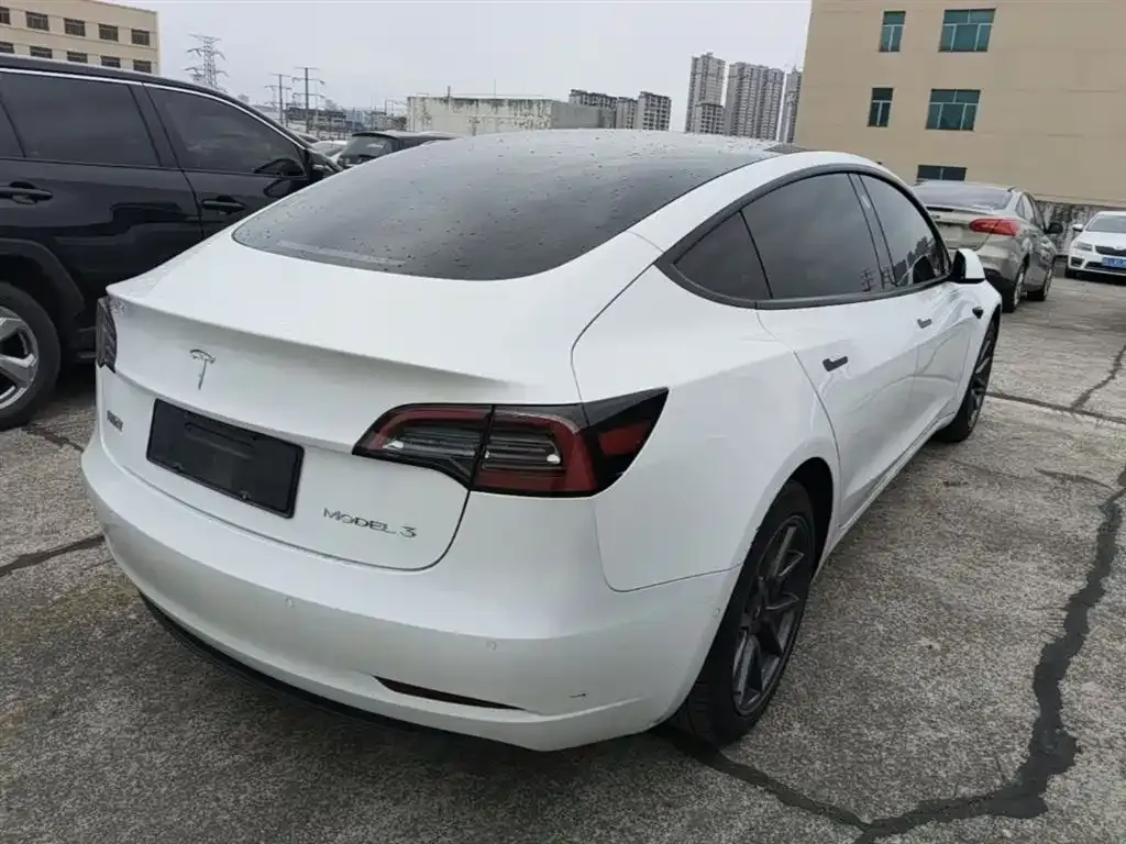 Tesla Model 3 — фото 10