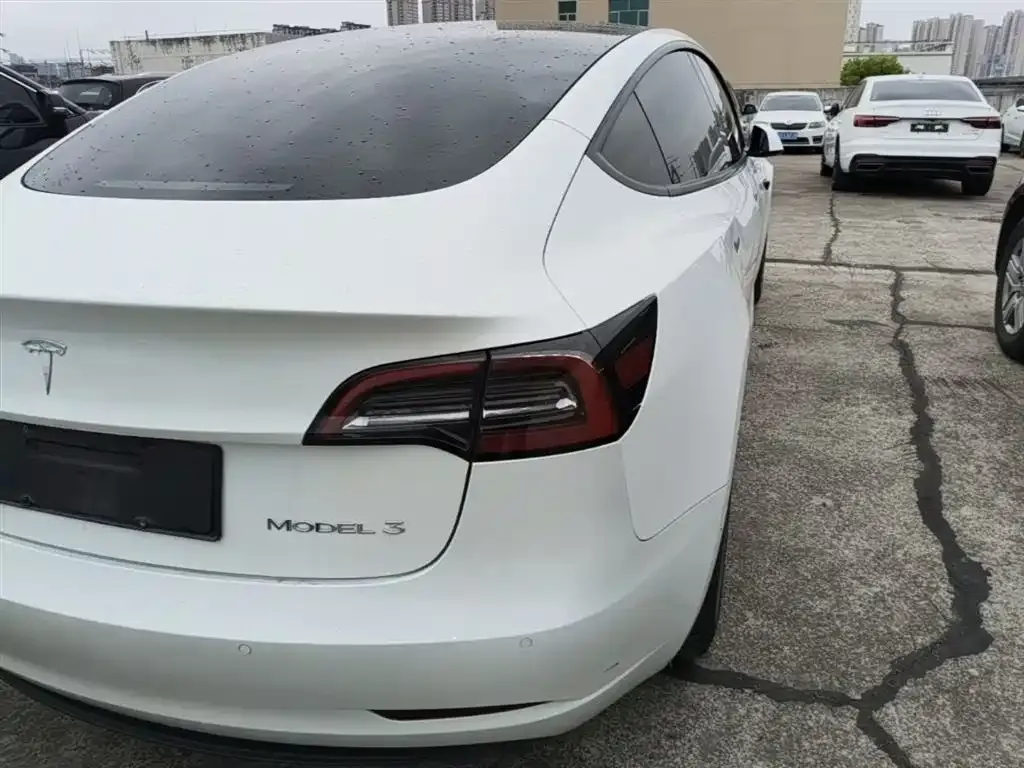 Tesla Model 3 — фото 7
