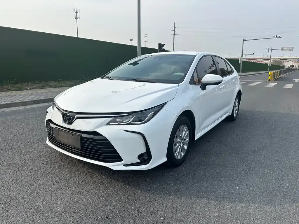 Toyota Corolla — фото 1