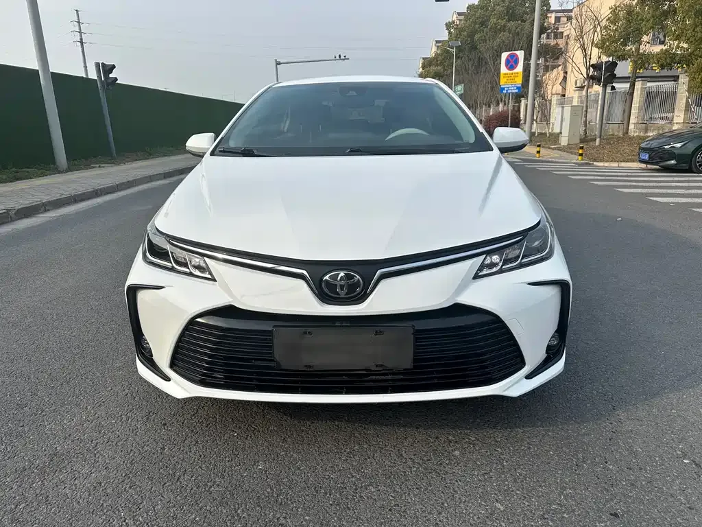 Toyota Corolla — фото 8