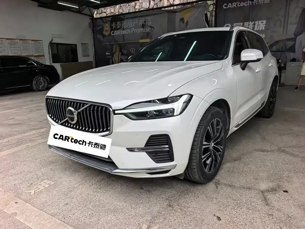 Volvo XC60 — фото 1