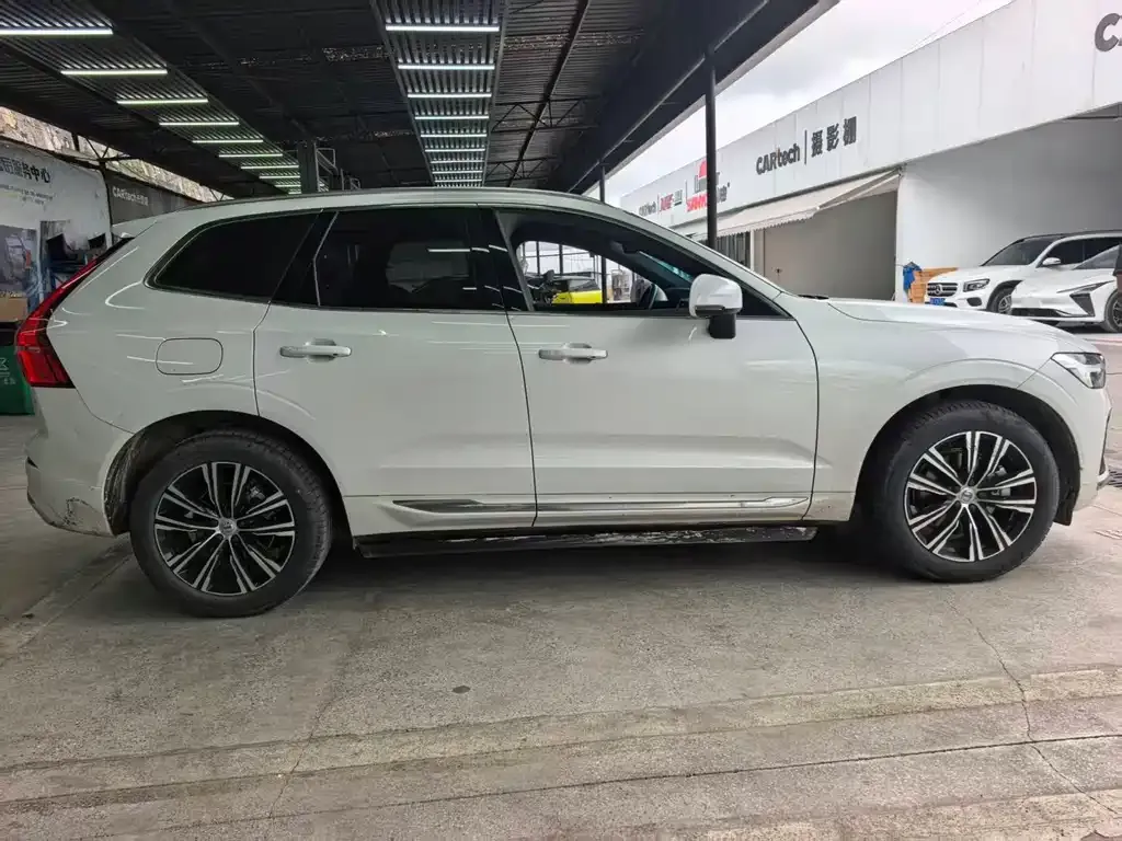 Volvo XC60 — фото 10