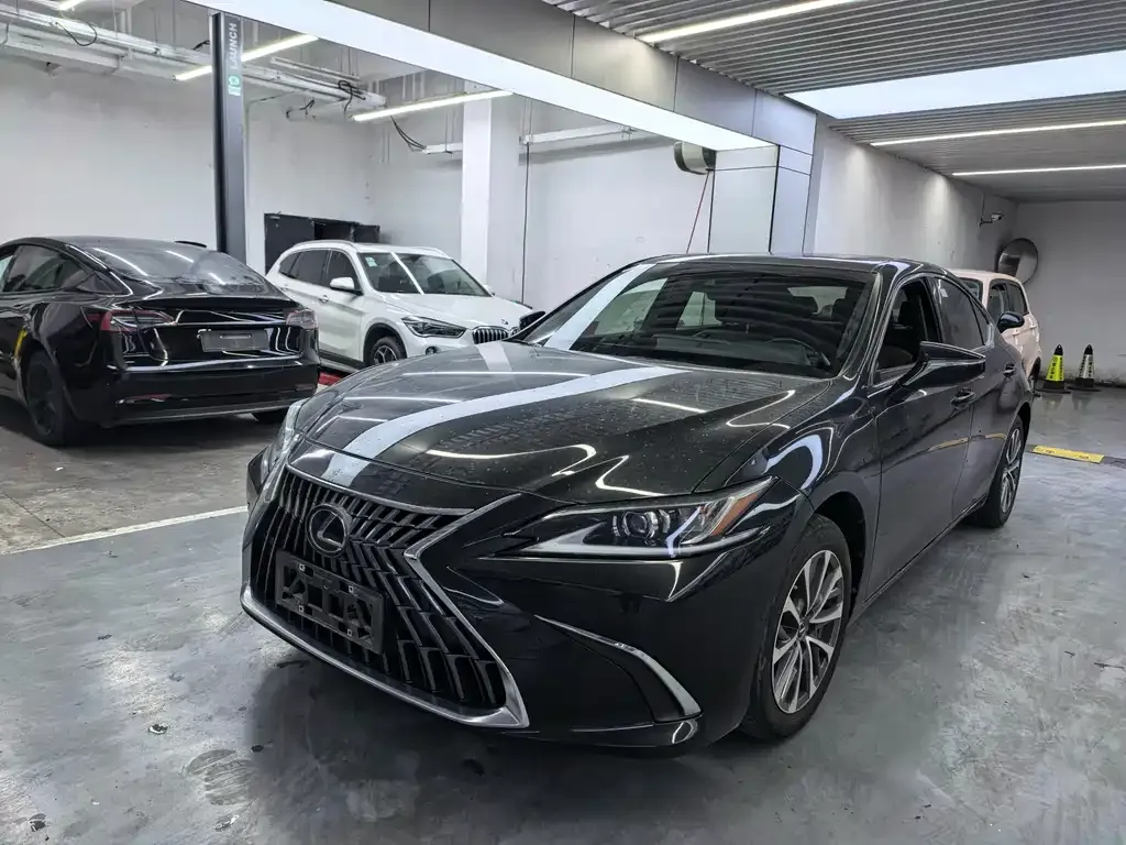 Lexus ES — фото 1