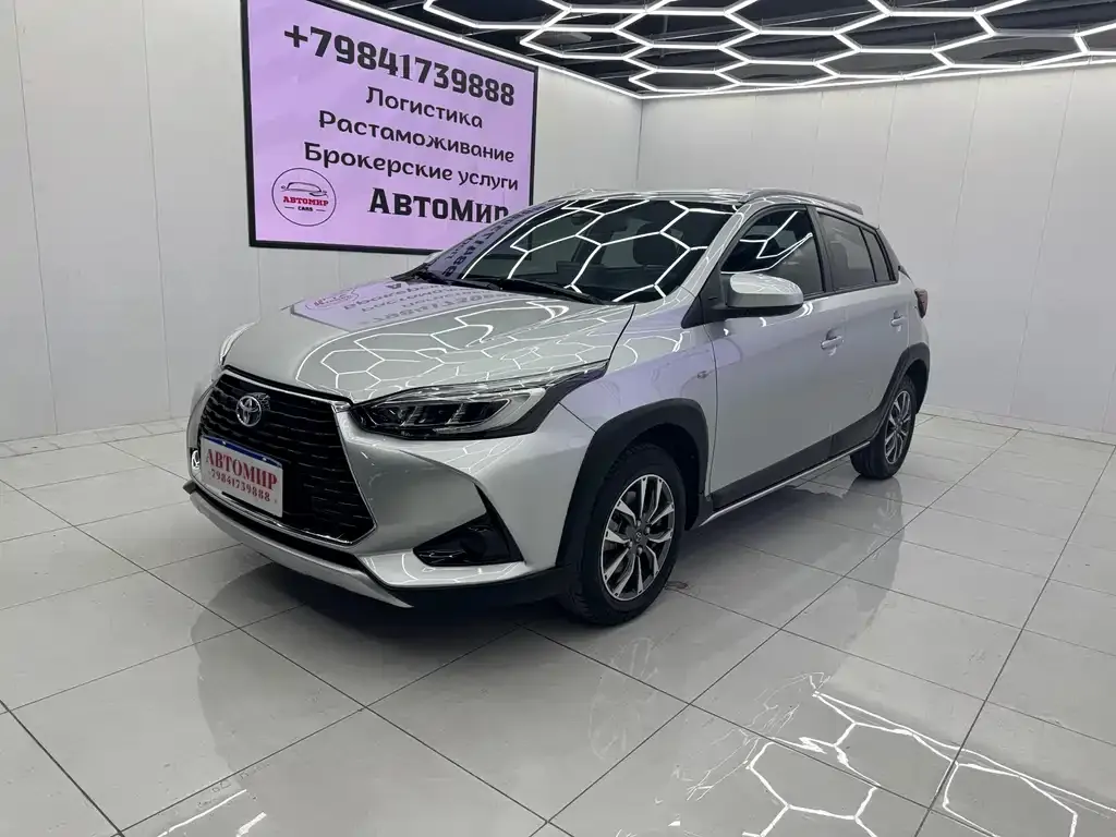Toyota Yaris L — фото 1
