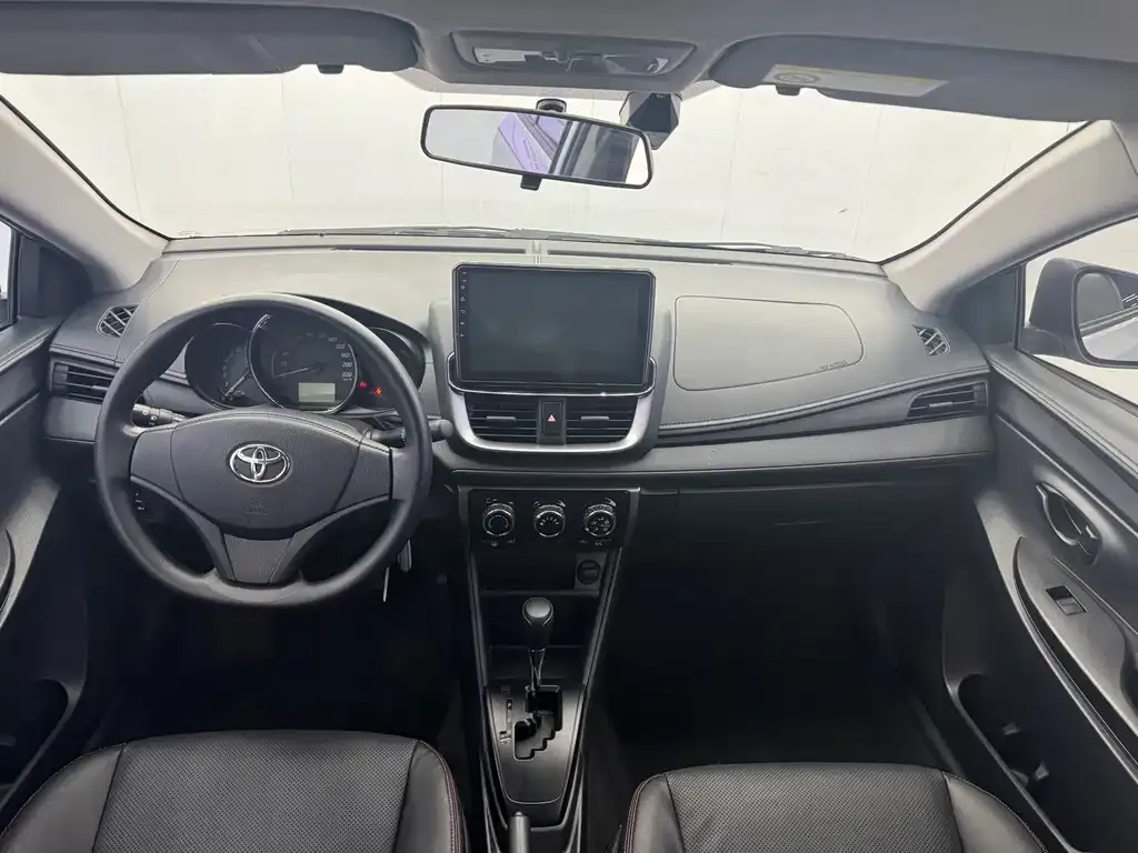 Toyota Yaris L — фото 9