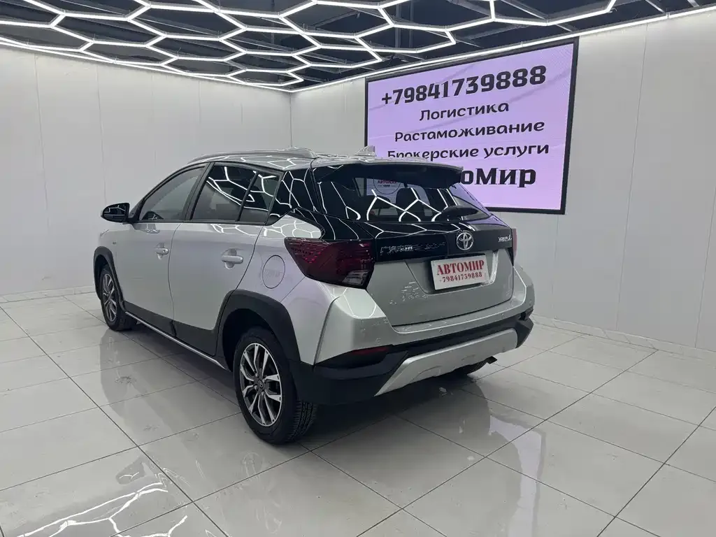 Toyota Yaris L — фото 2
