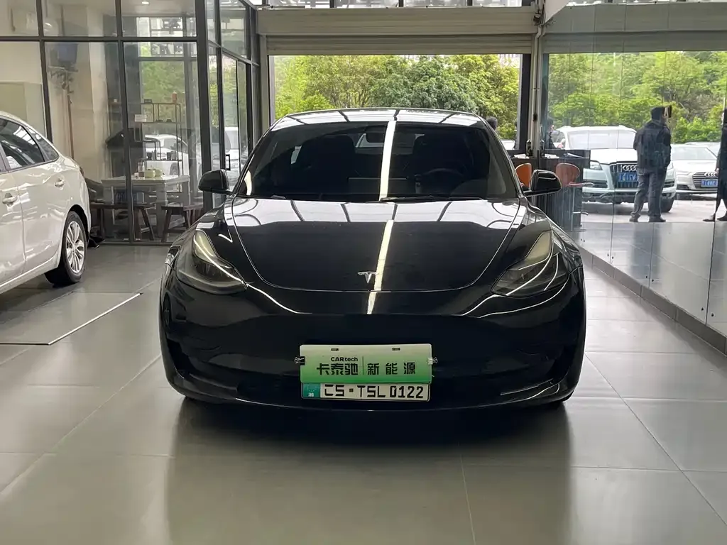 Tesla Model 3 — фото 6