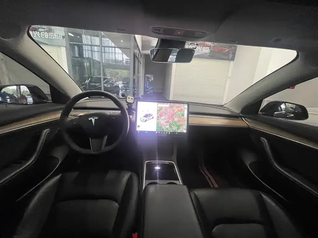 Tesla Model 3 — фото 4