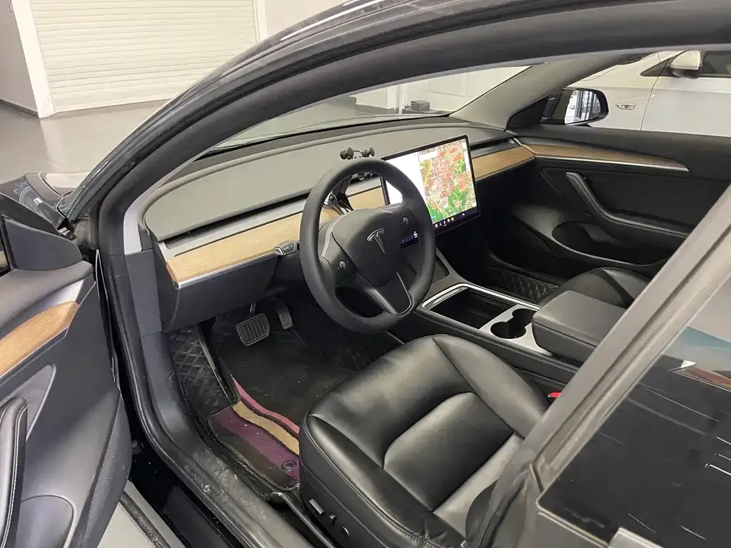 Tesla Model 3 — фото 5