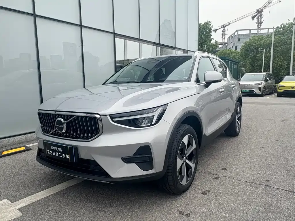 Volvo XC40 — фото 1