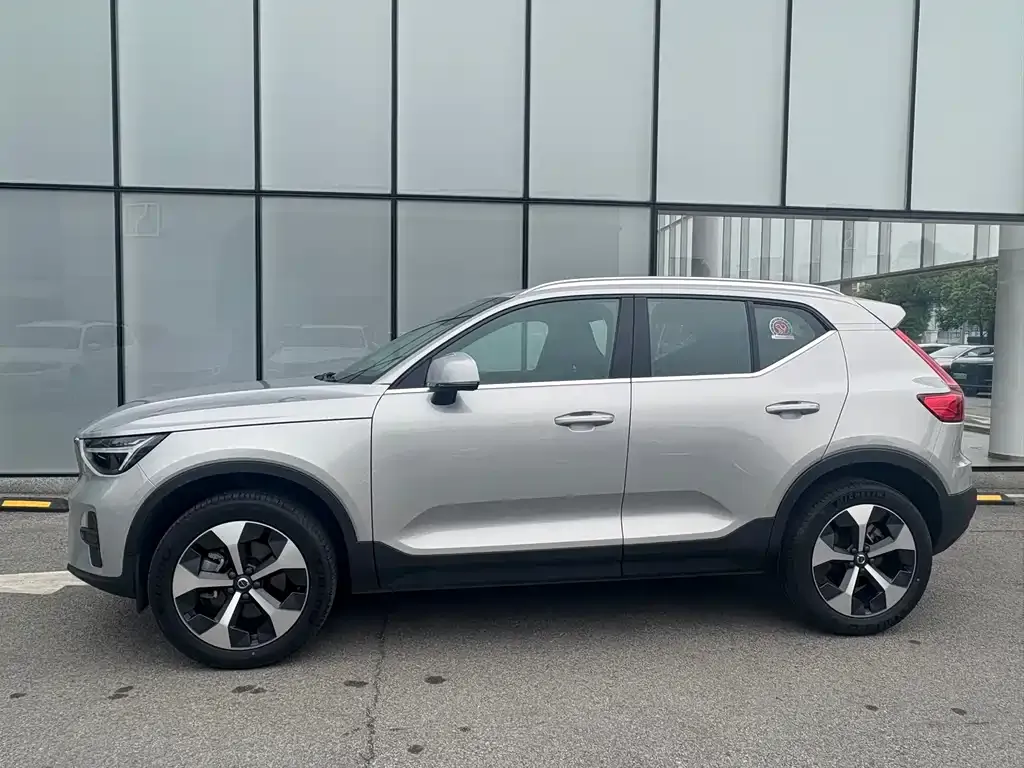 Volvo XC40 — фото 4