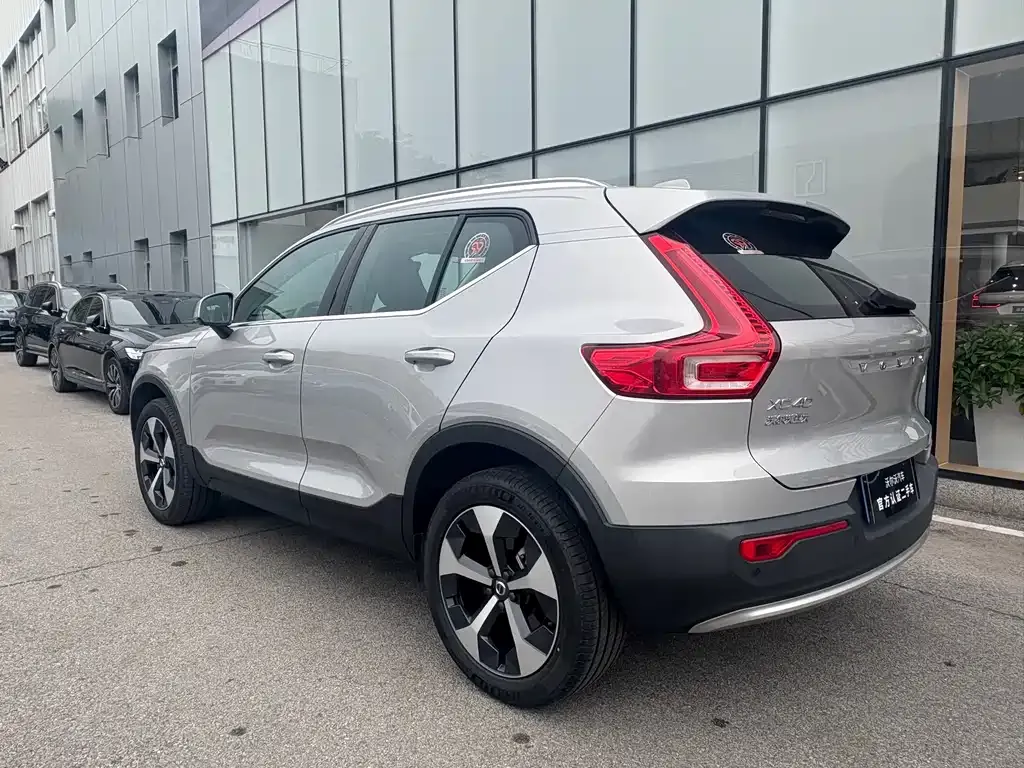 Volvo XC40 — фото 7