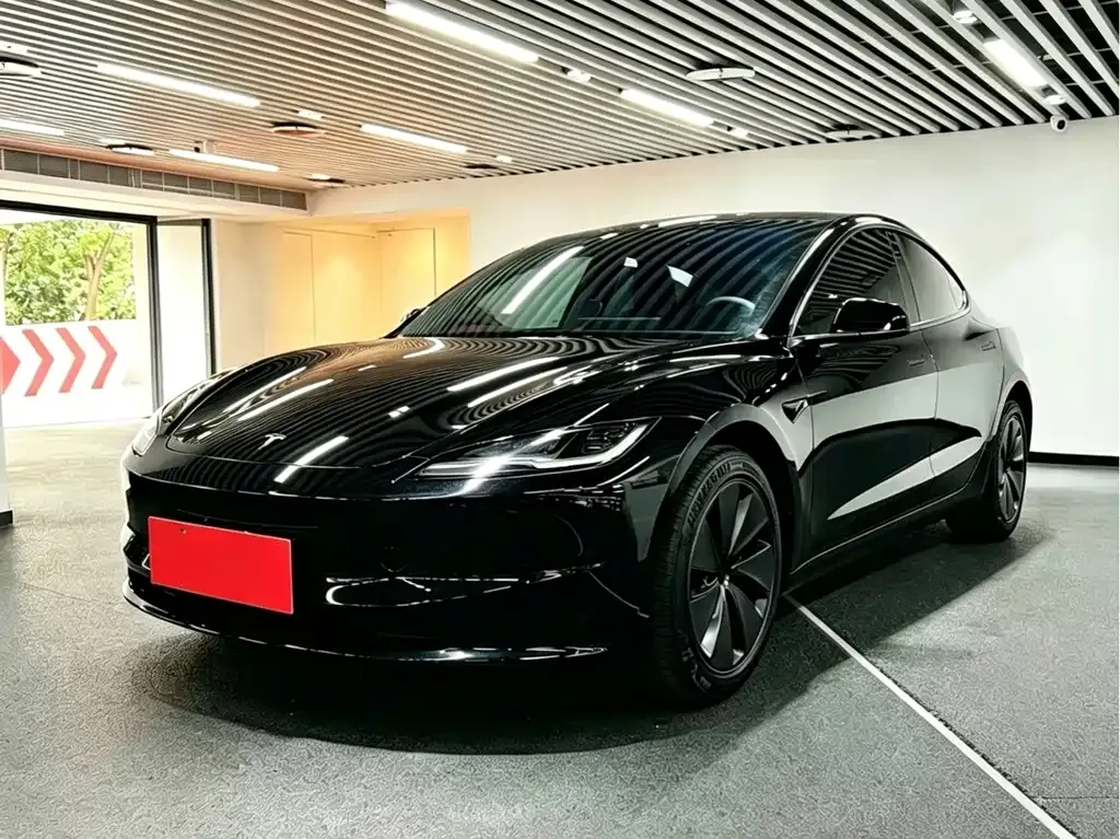 Tesla Model 3 — фото 1