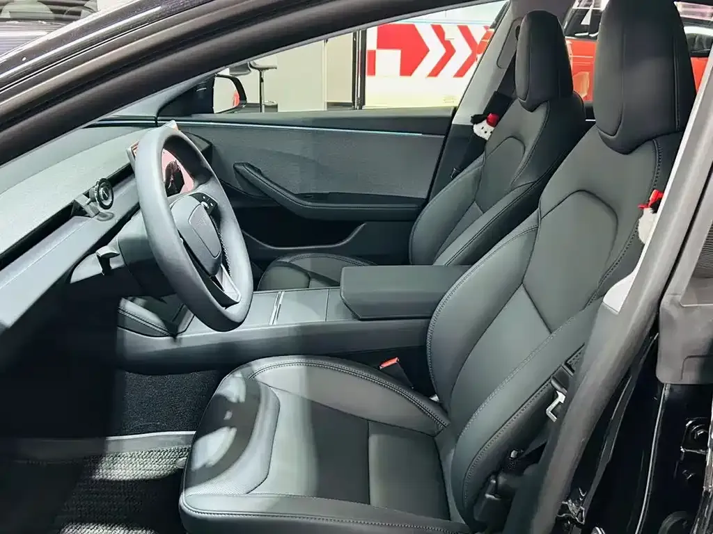 Tesla Model 3 — фото 4