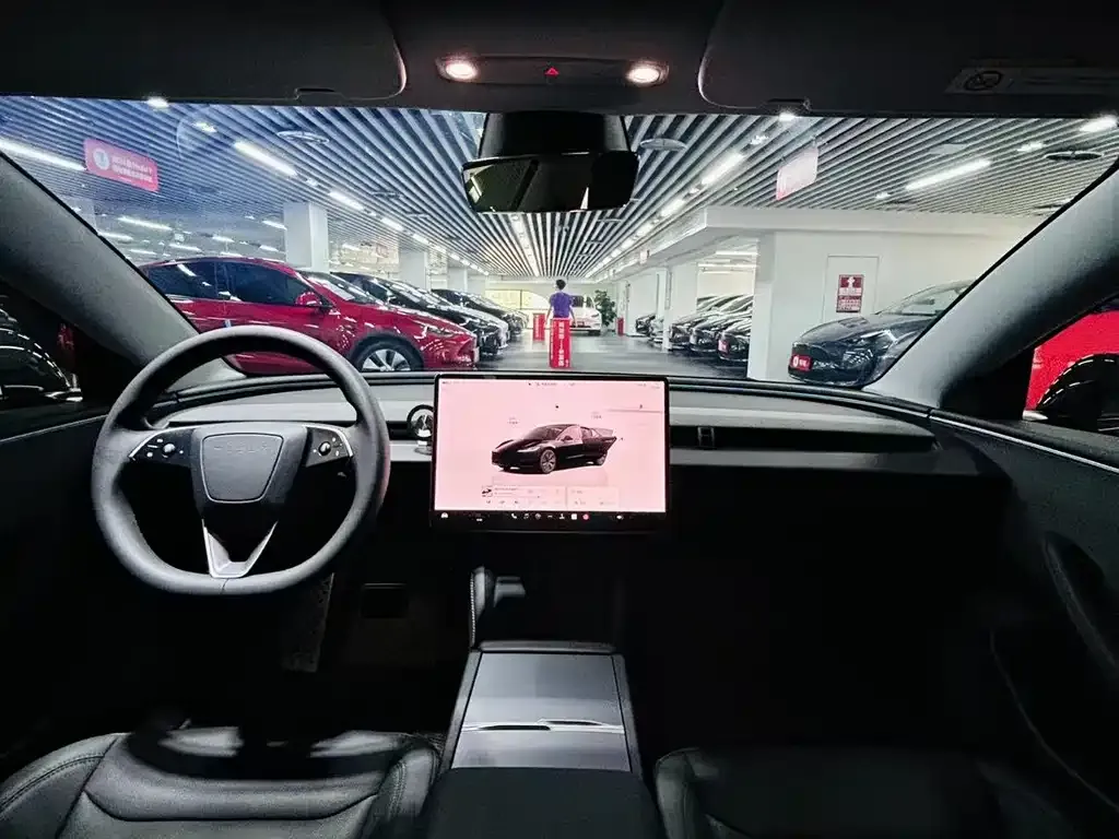 Tesla Model 3 — фото 2