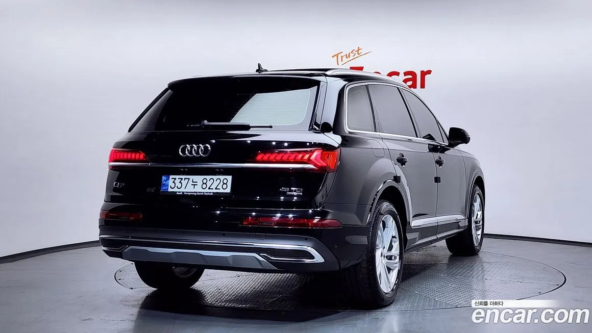Audi Q7 — фото 6