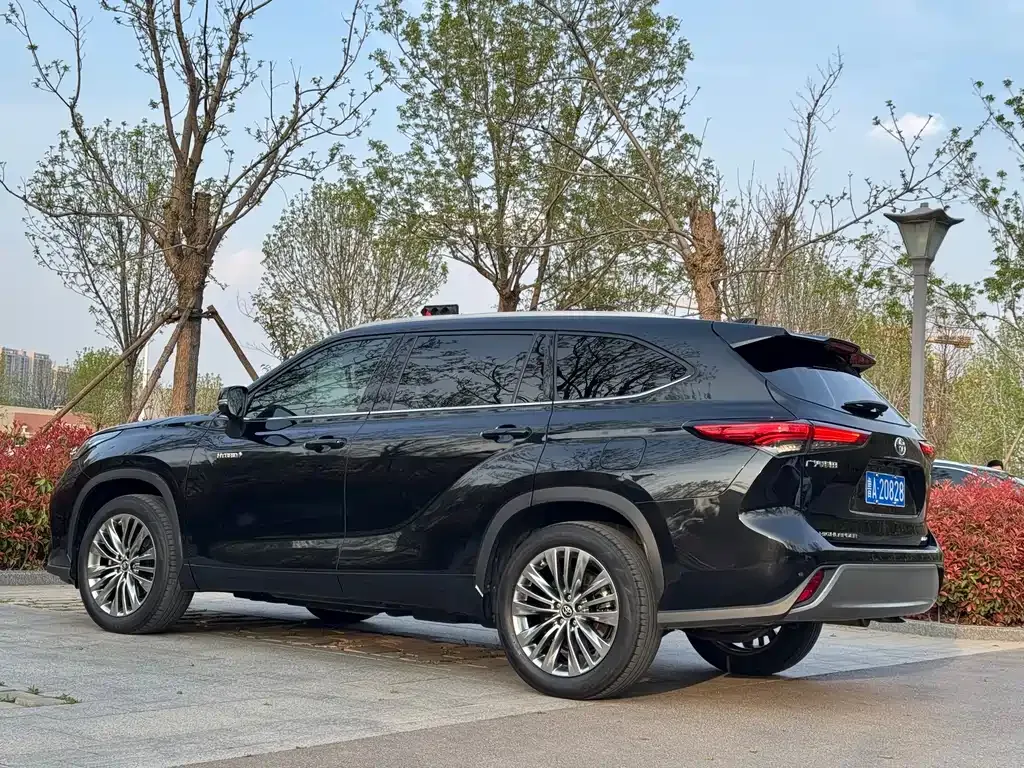 Toyota Highlander — фото 10
