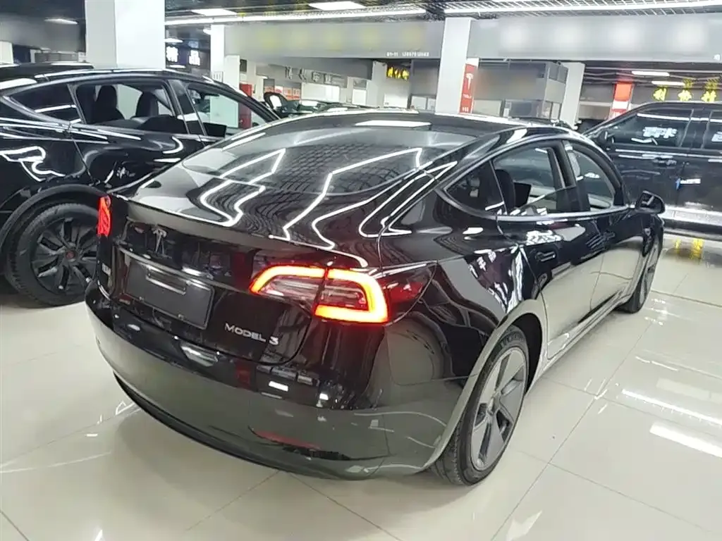 Tesla Model 3 — фото 4
