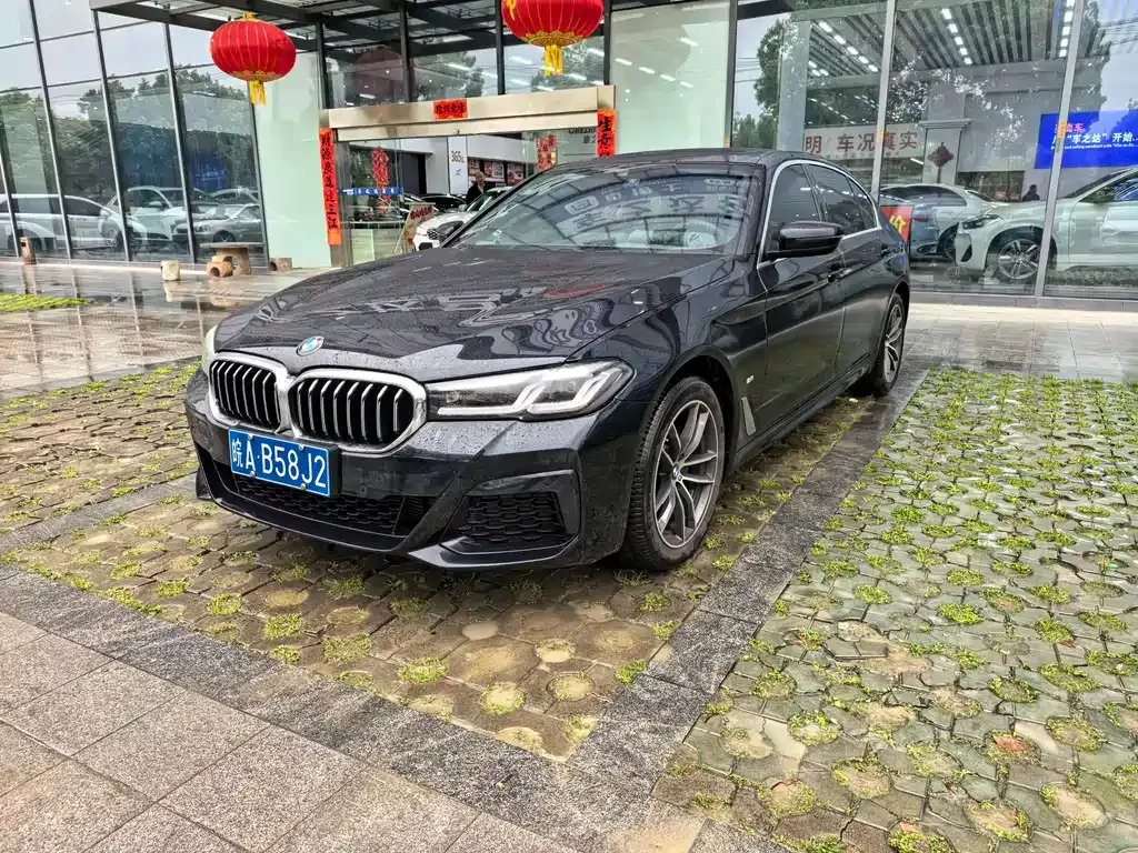 BMW 5 Series — фото 1