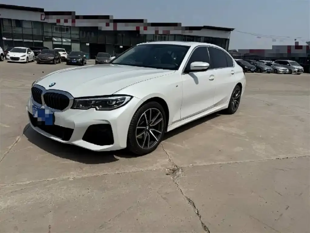 BMW 3 Series 2022 из CN, фото 1