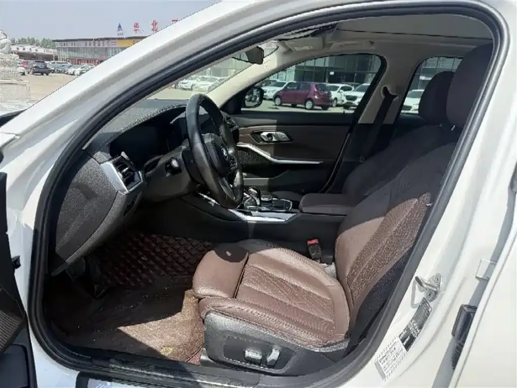BMW 3 Series 2022 из CN, фото 2