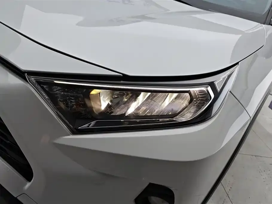 Toyota RAV4 — фото 2