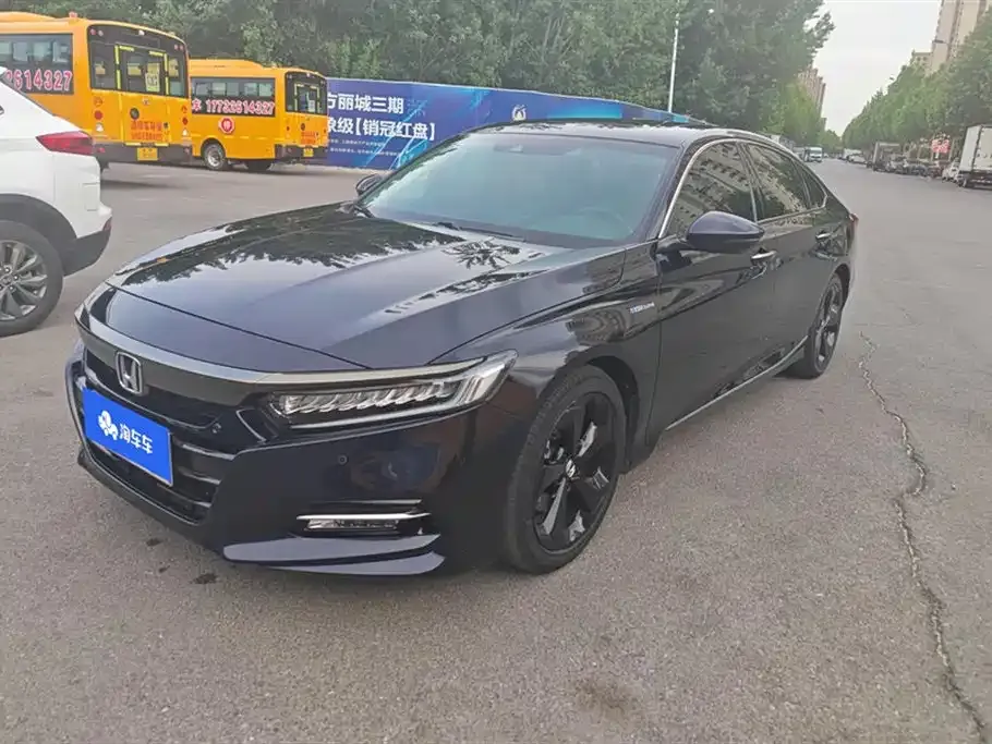 Honda Accord — фото 1