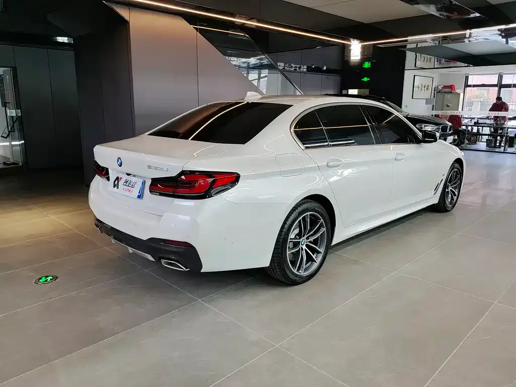 BMW 5 Series — фото 10