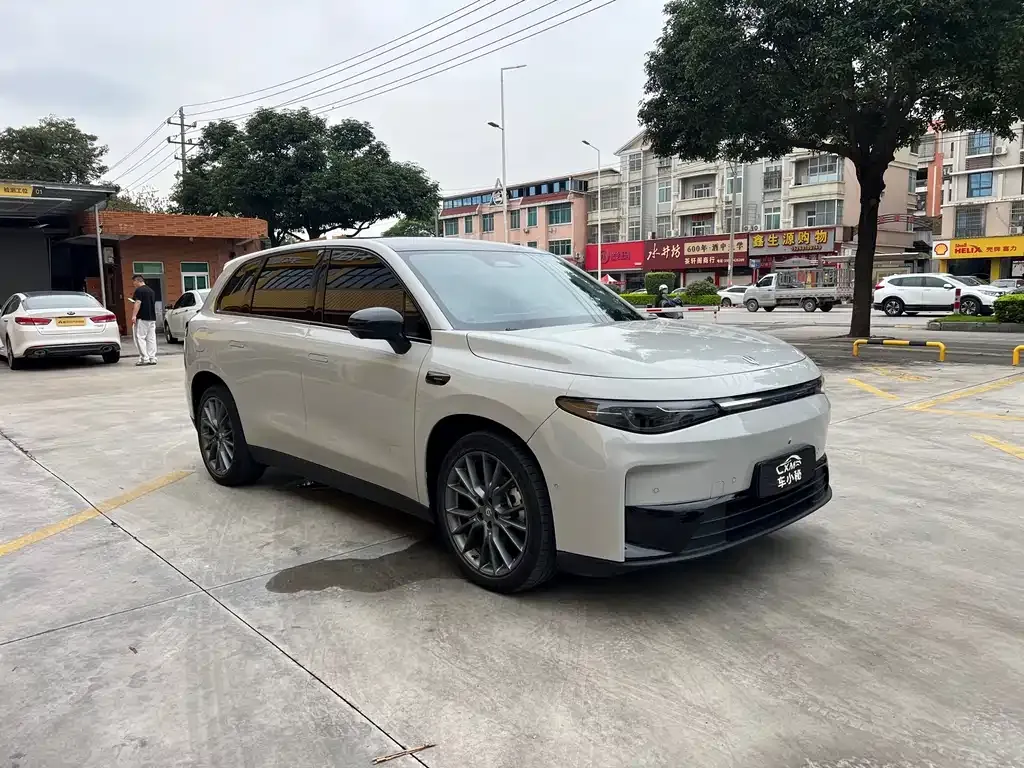 Leapmotor C10