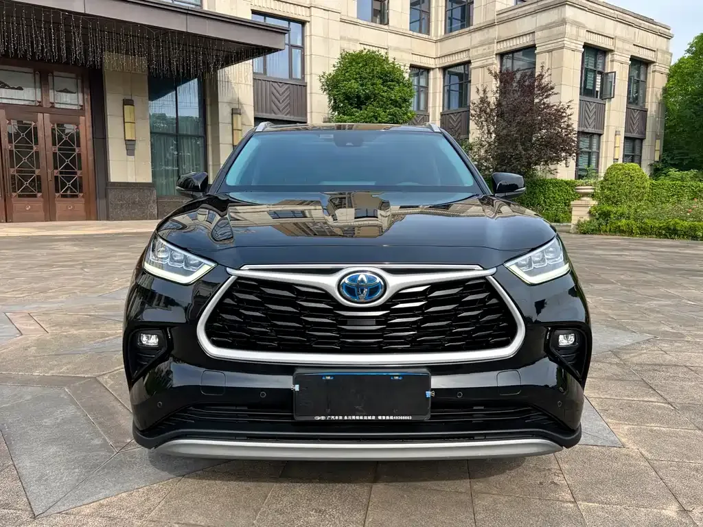 Toyota Highlander — фото 1