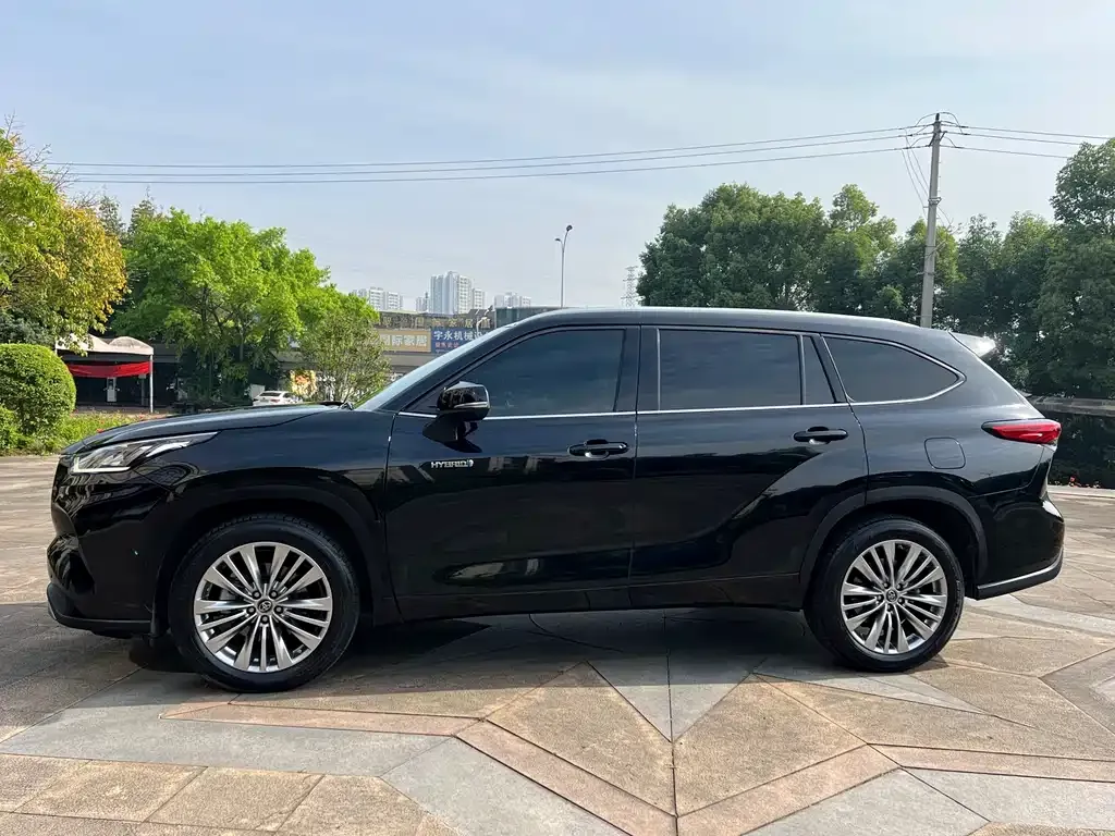 Toyota Highlander — фото 10