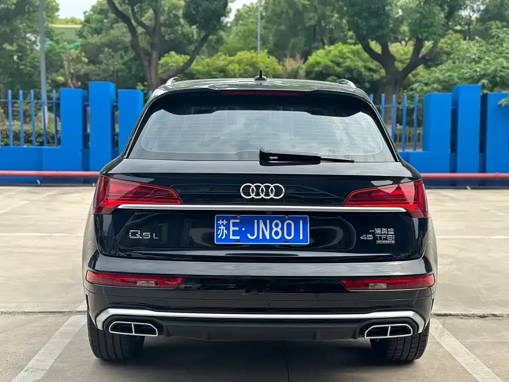 Audi Q5L — фото 6