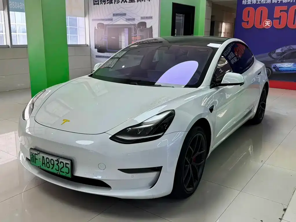 Tesla Model 3 — фото 1