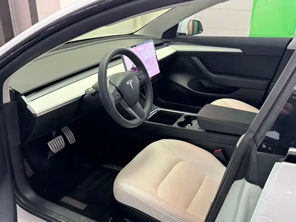 Tesla Model 3 — фото 4