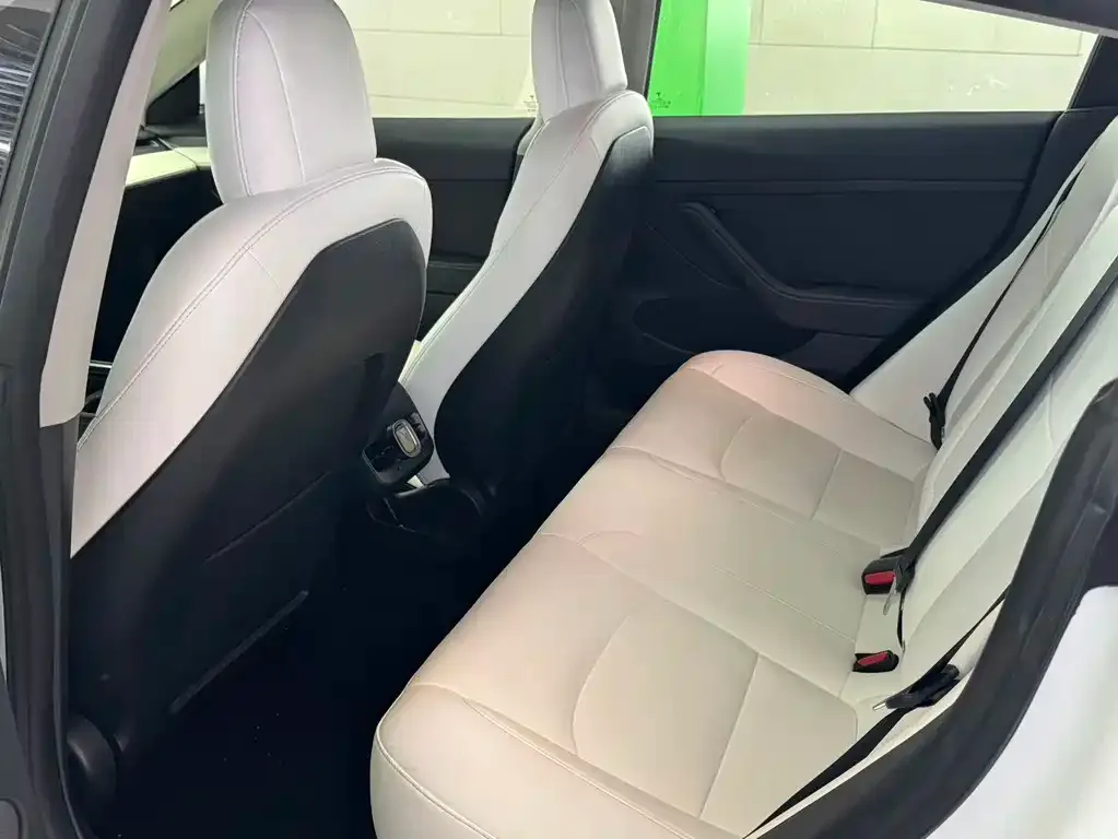 Tesla Model 3 — фото 3