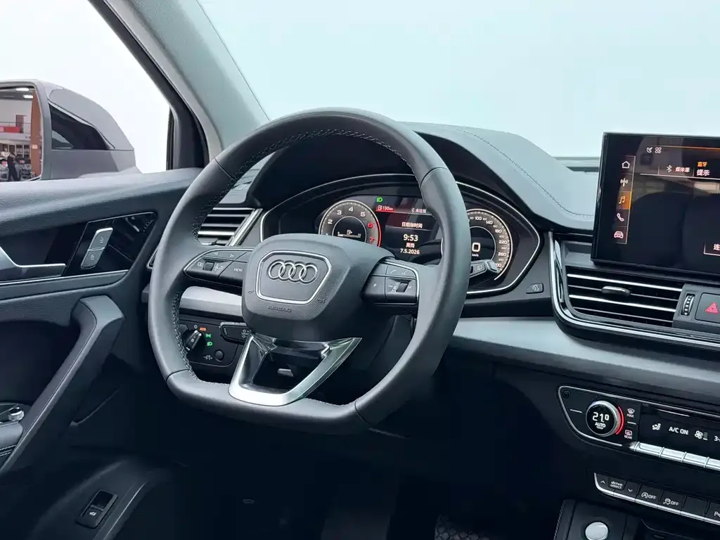 Audi Q5L — фото 8