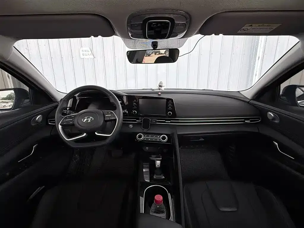 Hyundai Elantra — фото 2