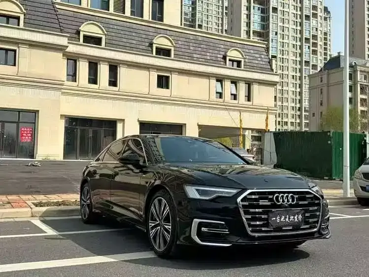 Audi A6L — фото 1