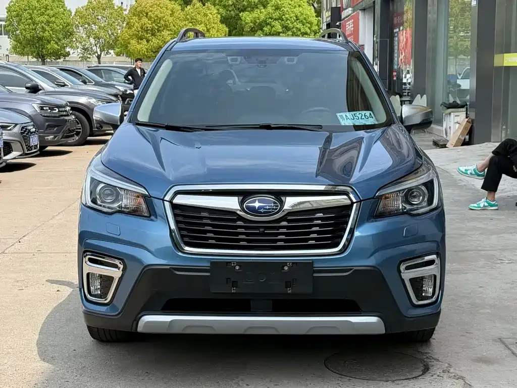 Subaru Forester — фото 1