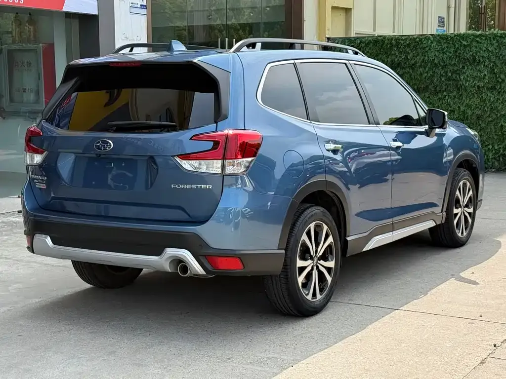 Subaru Forester — фото 4