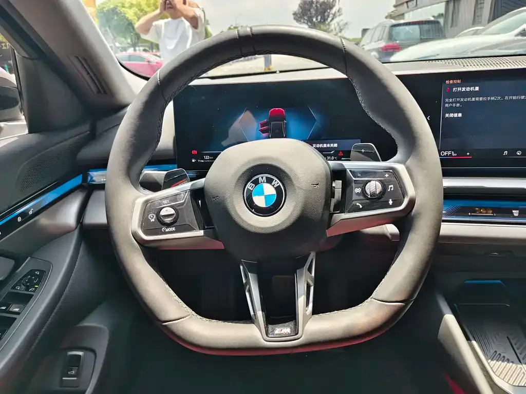 BMW 5 Series — фото 2