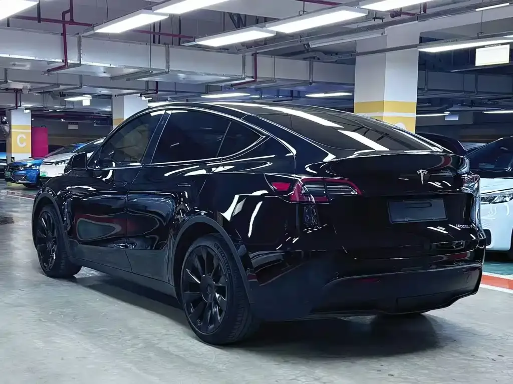 Tesla Model Y — фото 8