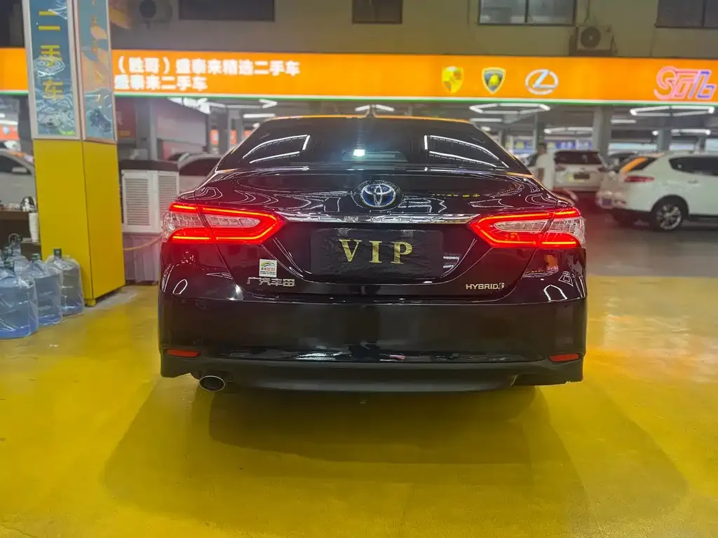 Toyota Camry — фото 3