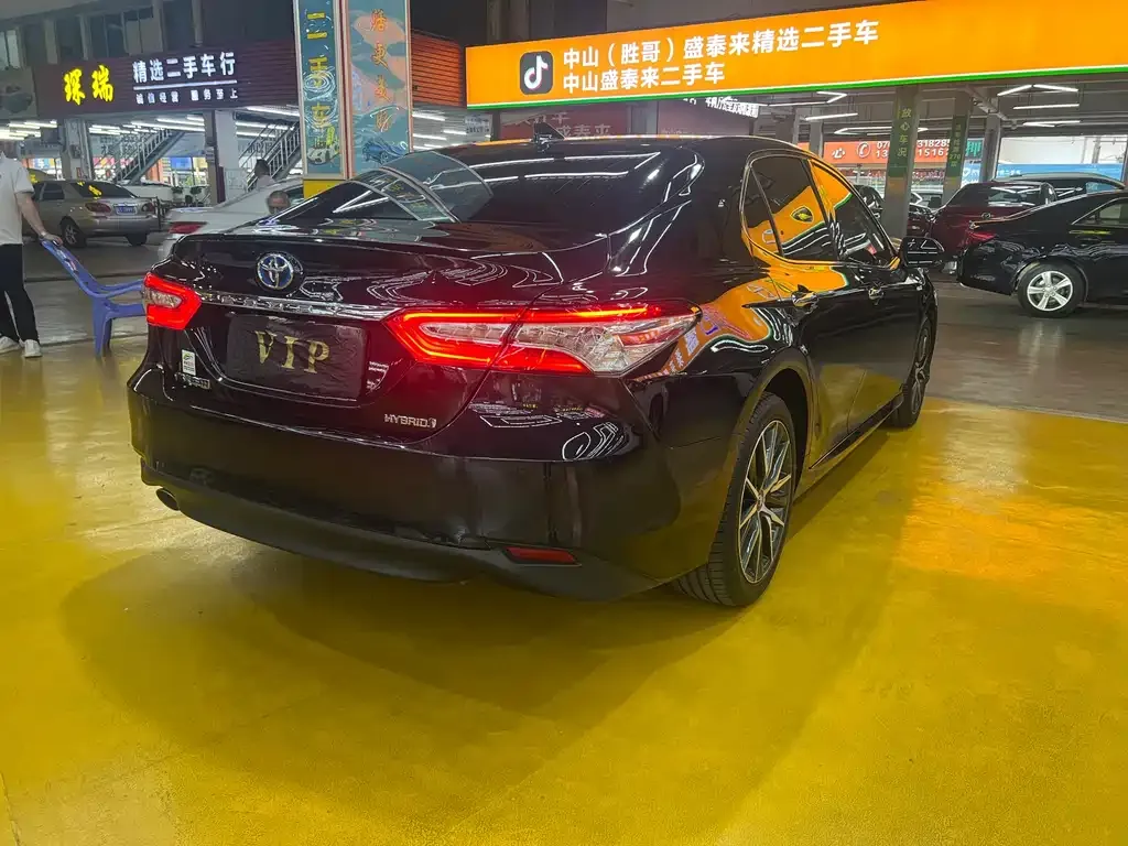 Toyota Camry — фото 6