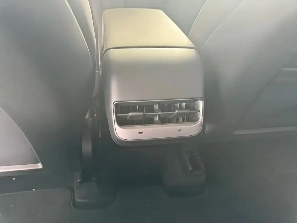 Tesla Model Y 2023 из CN, фото 3
