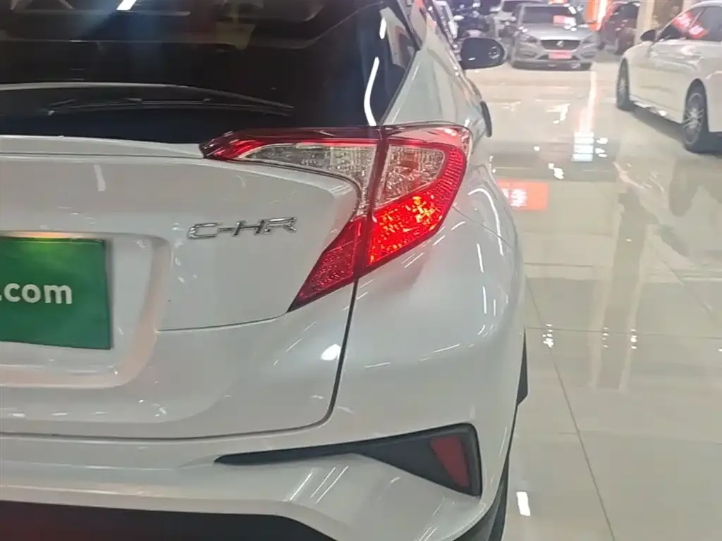 Toyota C-HR — фото 5