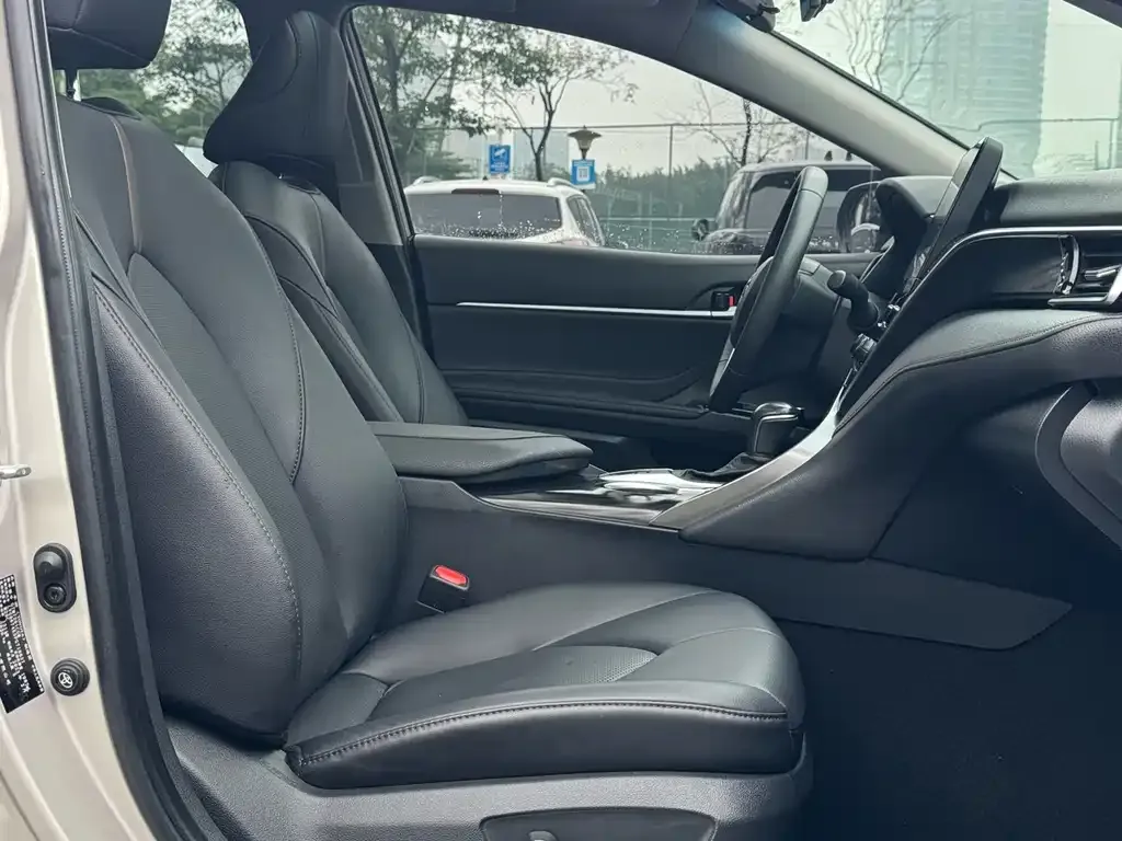 Toyota Camry 2023 из CN, фото 2