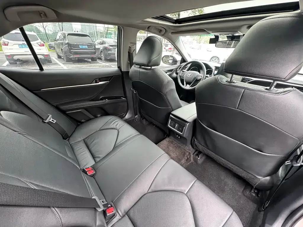 Toyota Camry 2023 из CN, фото 7